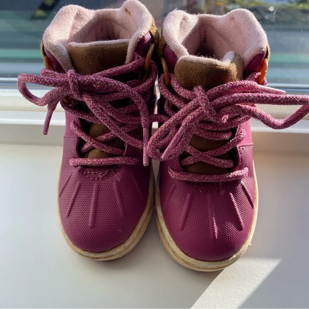 OshKosh B’gosh Toddler Winter Boots Pink Lace-Up Size 5